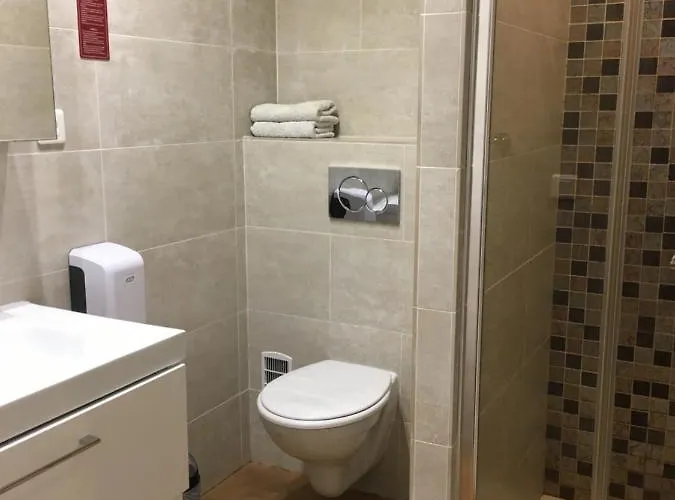 莱斯埃尔塞昂斯酒店 3*