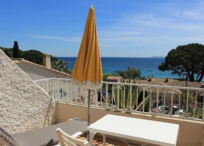 莱斯埃尔塞昂斯酒店 酒店 勒拉旺杜