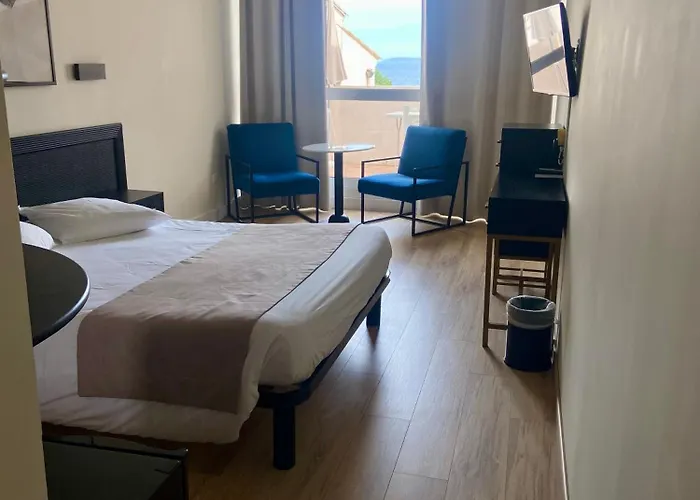 莱斯埃尔塞昂斯酒店 3*