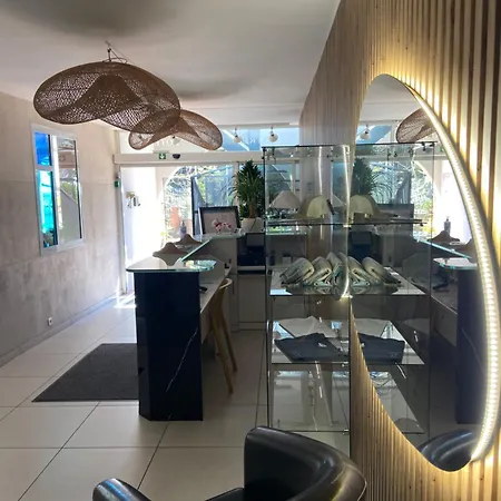 Les Alcyons Hotel