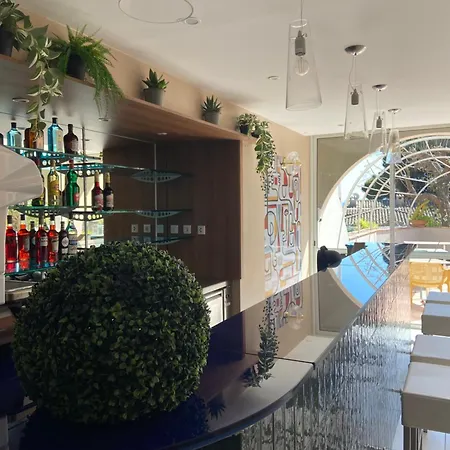 Hotel Les Alcyons Le Lavandou